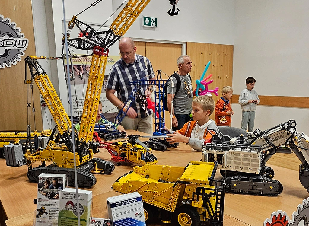 Pokaz modeli LEGO Technic w Krakowie zorganizowany przez SMT